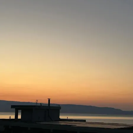 Houseventidue Vacation Beachfront Appartamento *